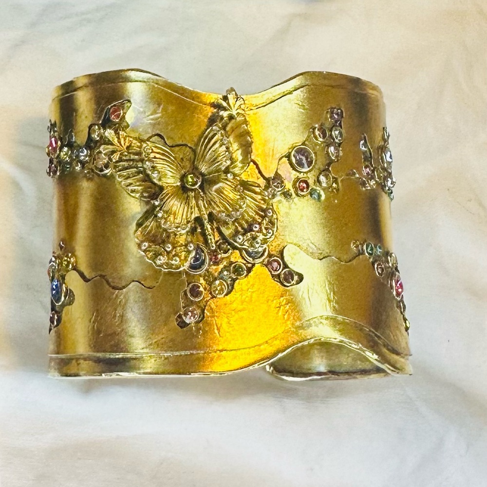 🦋 Beautiful Virgins, Saints, & Angels (VSA) Butterfly Gold Cuff 🦋